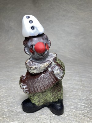 Clown met accordeon donkere chocolade.